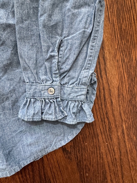 ☮️☮️ J. Crew Blue Chambray Ruffled Collar Shirt - Picture 4 of 5